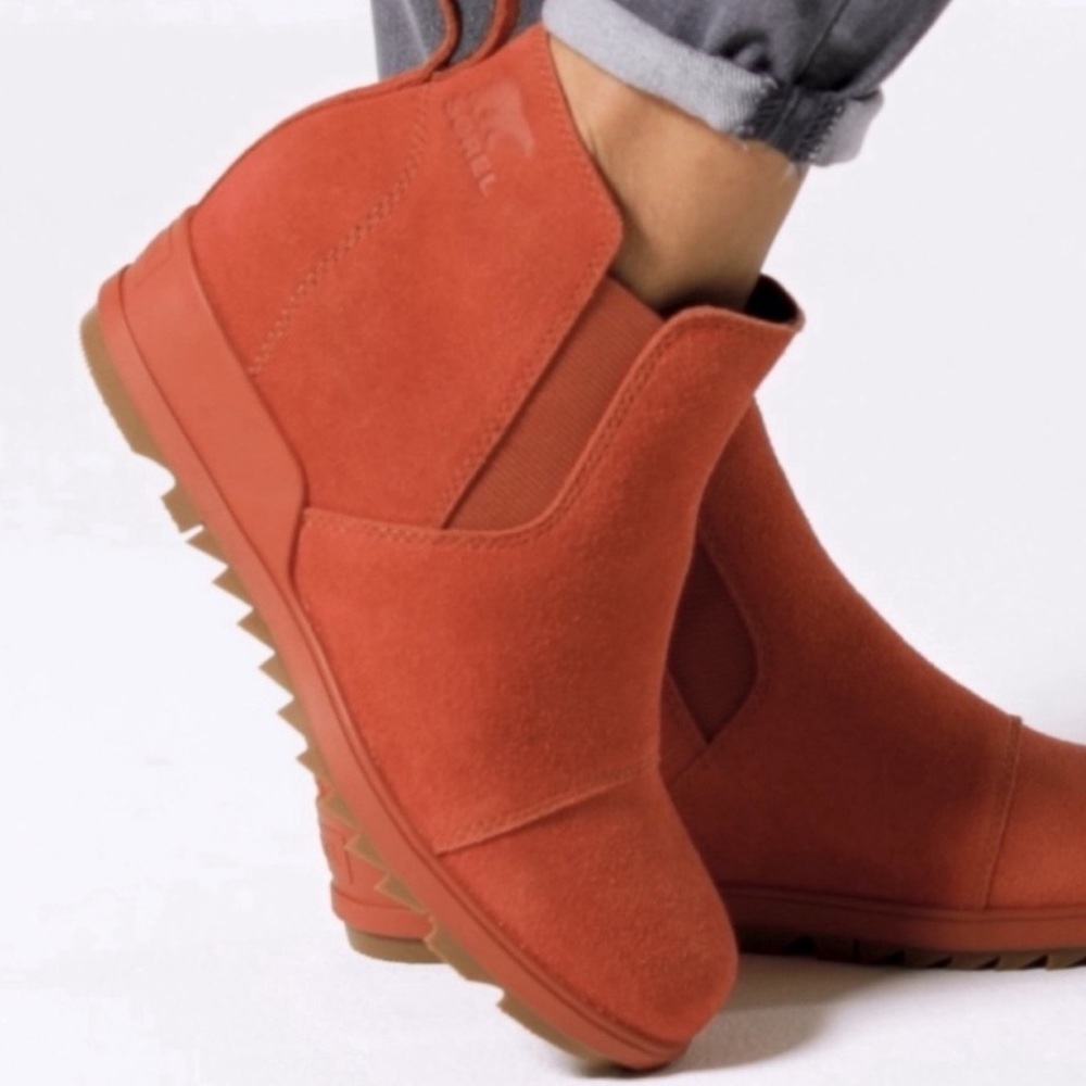 NWT SOREL Evie Leather Waterproof Pull On Red Platform Ankle Boots Booties